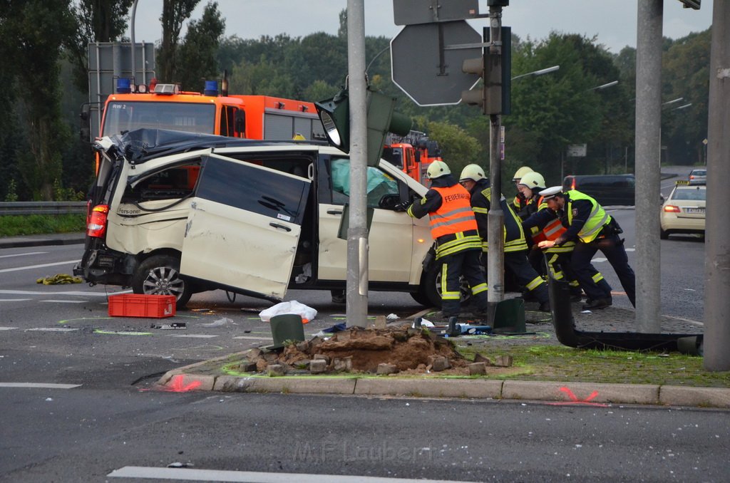 Schwerer VU Koeln Porz Gremberghoven Steinstr Frankfurterstr P176.JPG - Miklos Laubert